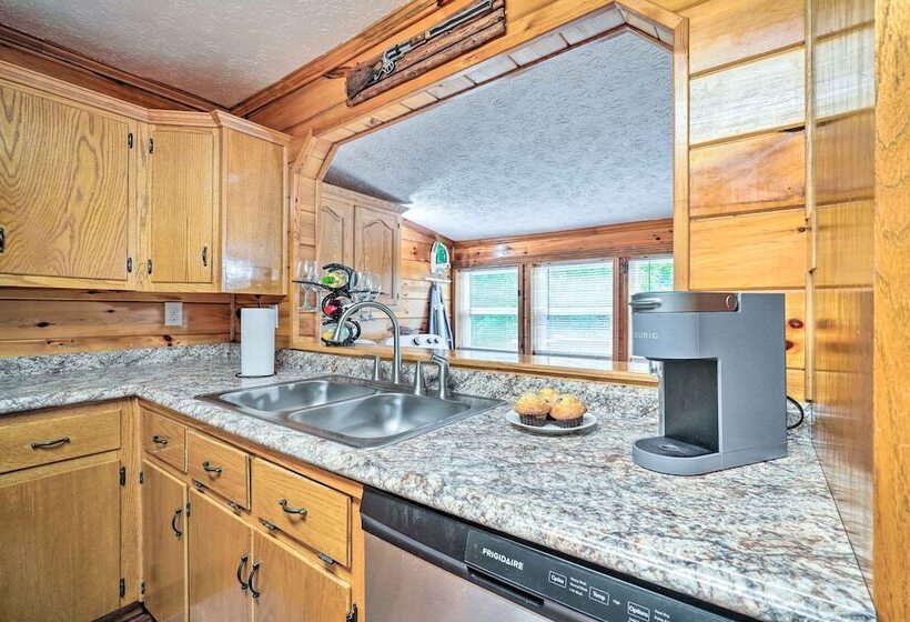 Charming Jamestown Cabin W/ Large Backyard!