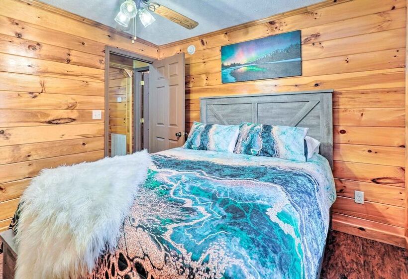 Charming Jamestown Cabin W/ Large Backyard!