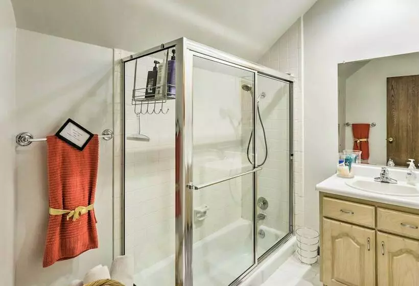 Cottonwood Heights Home W/ Deck!