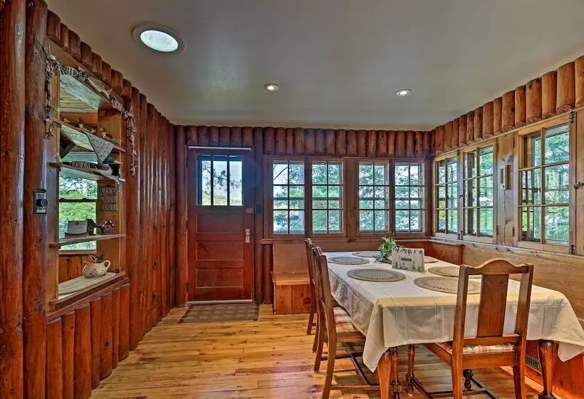 Cozy Lakefront Cabin W/ Indoor Gas Fireplace!