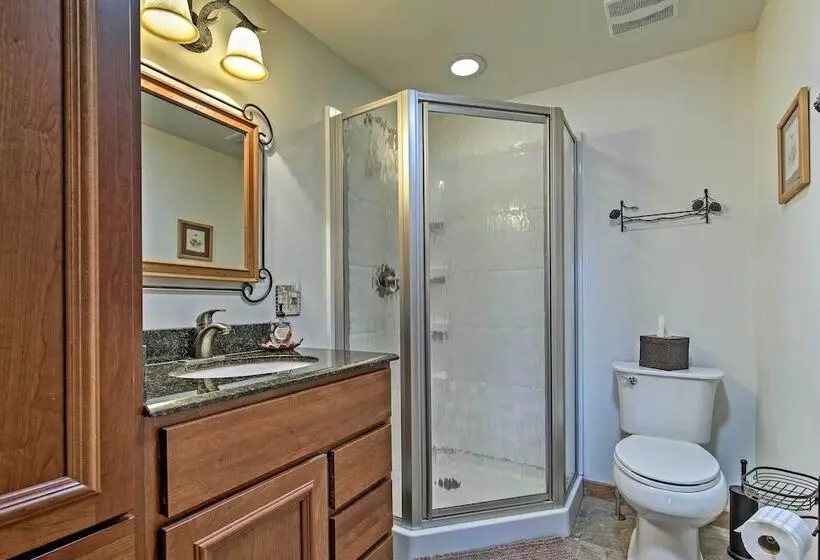 Cozy Lakefront Cabin W/ Indoor Gas Fireplace!