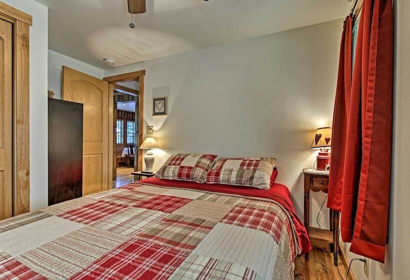 Cozy Lakefront Cabin W/ Indoor Gas Fireplace!