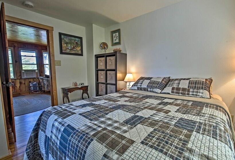 Cozy Lakefront Cabin W/ Indoor Gas Fireplace!