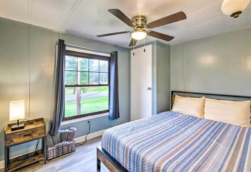 Cozy Sherrodsville Home: Walk To Lake Atwood!