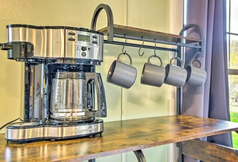 Cozy Sherrodsville Home: Walk To Lake Atwood!