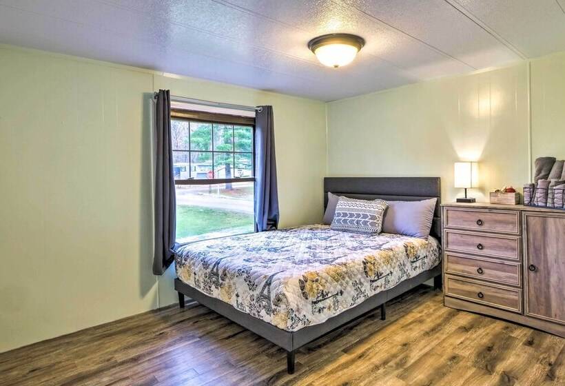 Cozy Sherrodsville Home: Walk To Lake Atwood!