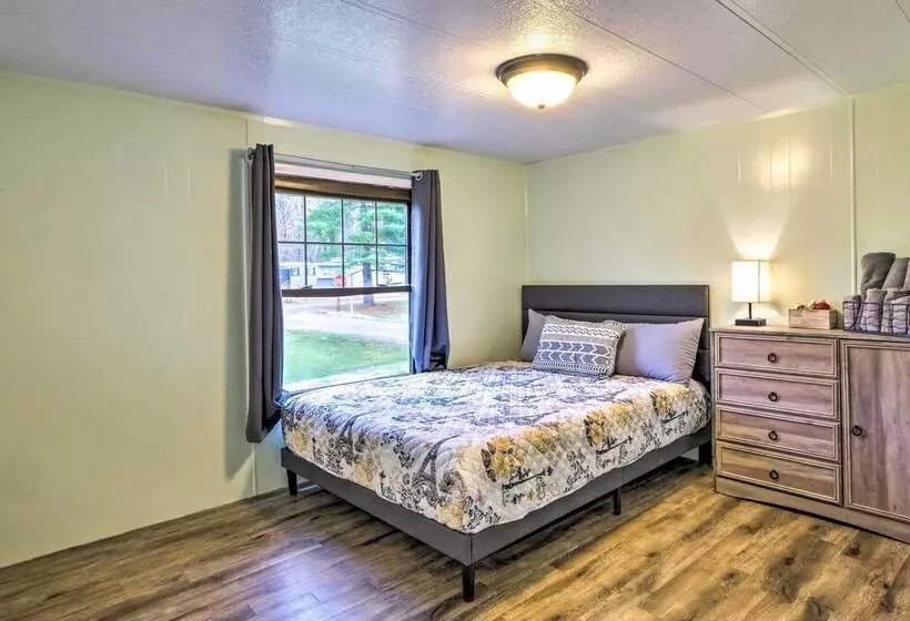 Cozy Sherrodsville Home: Walk To Lake Atwood!