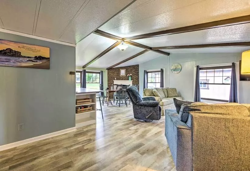 Cozy Sherrodsville Home: Walk To Lake Atwood!