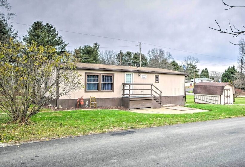 Cozy Sherrodsville Home: Walk To Lake Atwood!