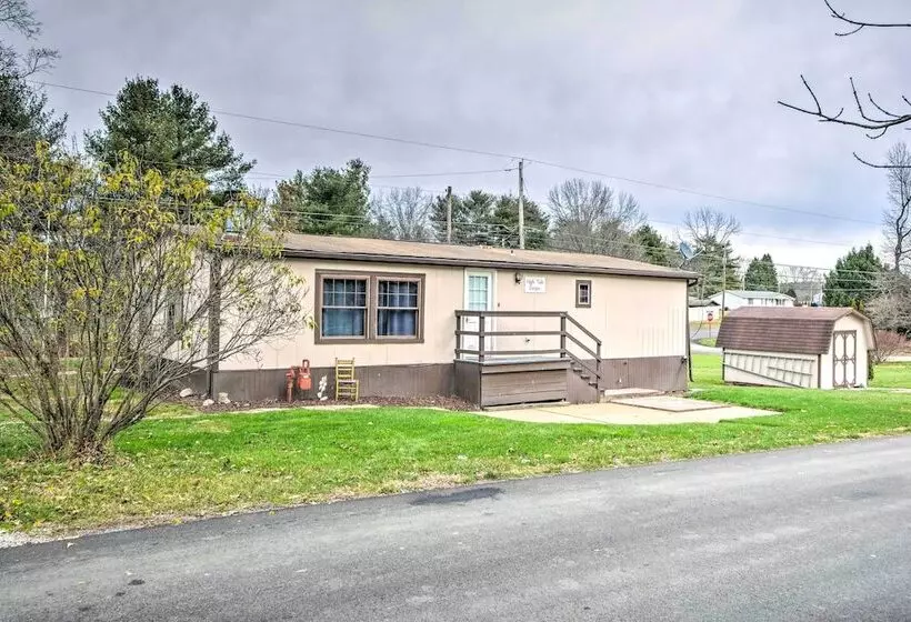 Cozy Sherrodsville Home: Walk To Lake Atwood!