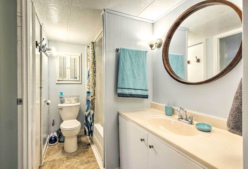 Cozy Sherrodsville Home: Walk To Lake Atwood!