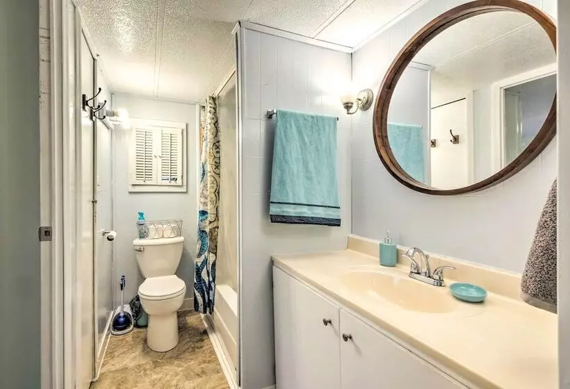 Cozy Sherrodsville Home: Walk To Lake Atwood!