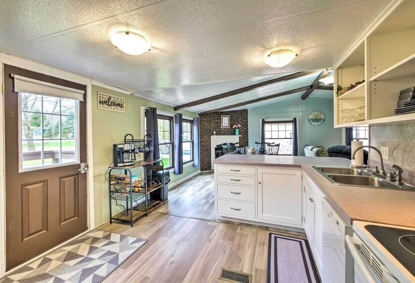 Cozy Sherrodsville Home: Walk To Lake Atwood!