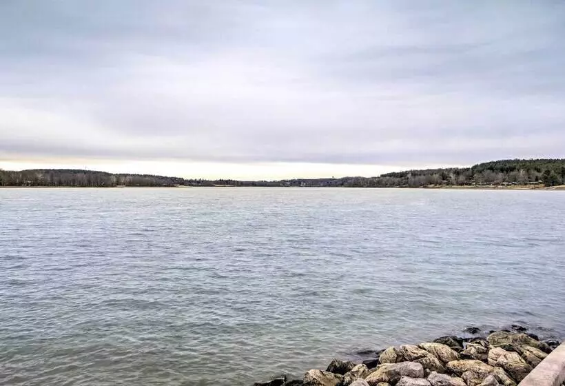 Cozy Sherrodsville Home: Walk To Lake Atwood!