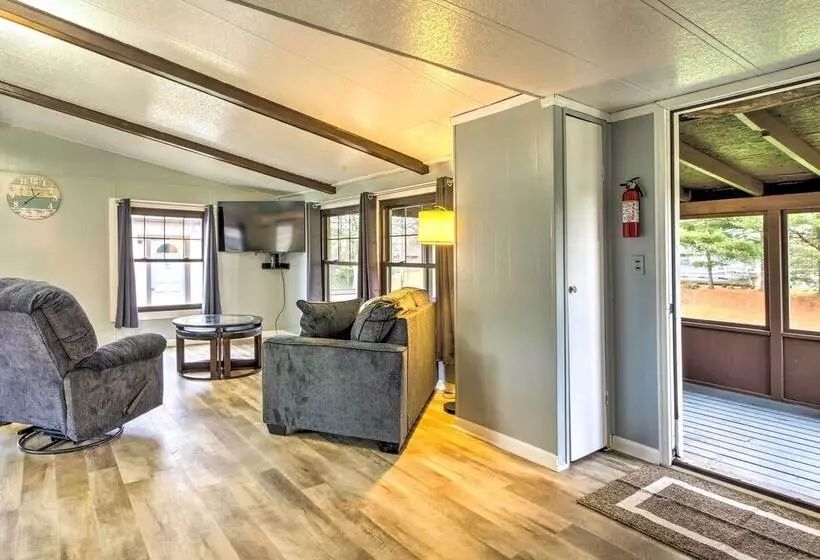 Cozy Sherrodsville Home: Walk To Lake Atwood!