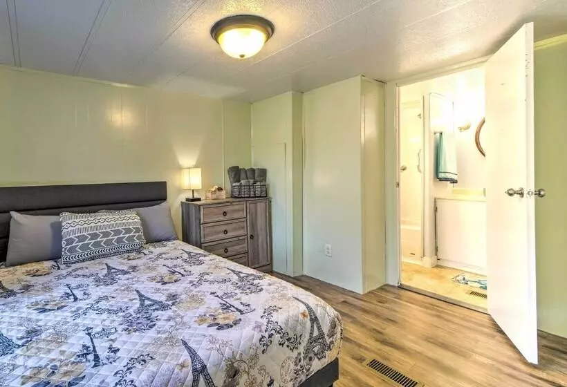 Cozy Sherrodsville Home: Walk To Lake Atwood!