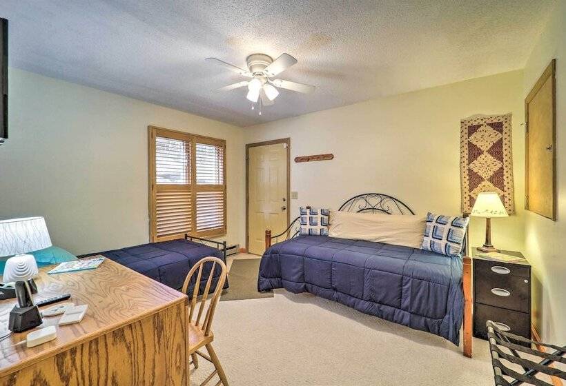 Near Beech Mountain: Crimson Cabin W/ Views