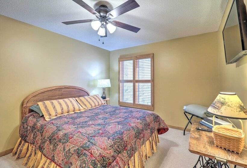 Near Beech Mountain: Crimson Cabin W/ Views