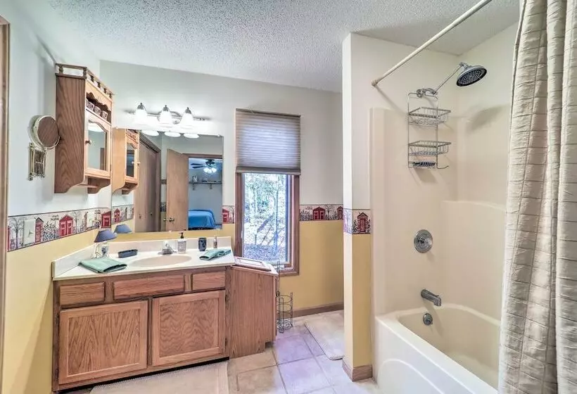 Near Beech Mountain: Crimson Cabin W/ Views