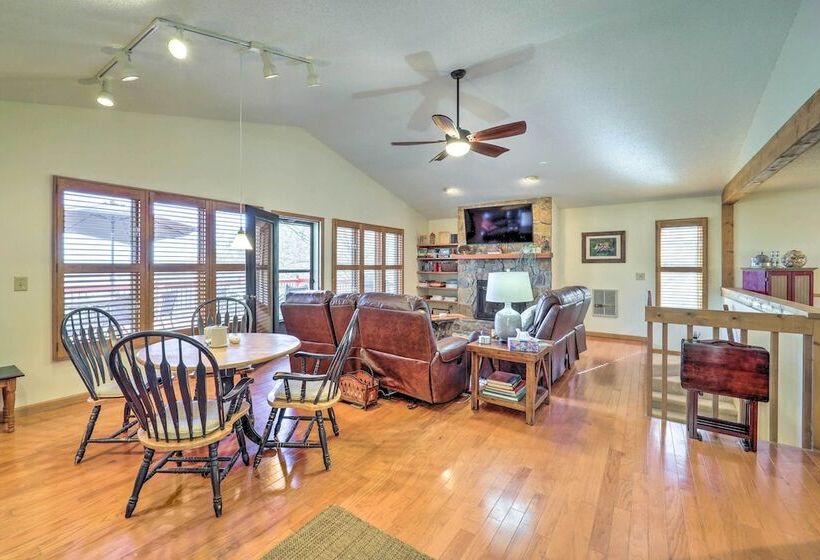 Near Beech Mountain: Crimson Cabin W/ Views