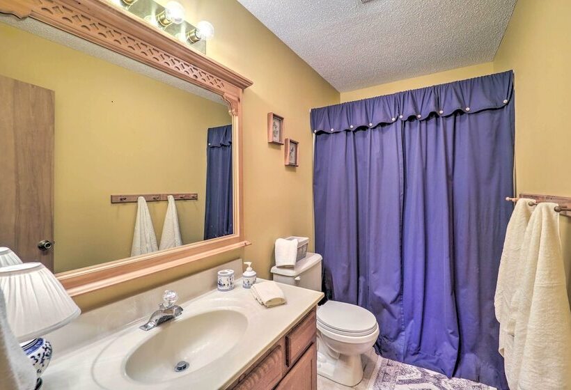 Near Beech Mountain: Crimson Cabin W/ Views