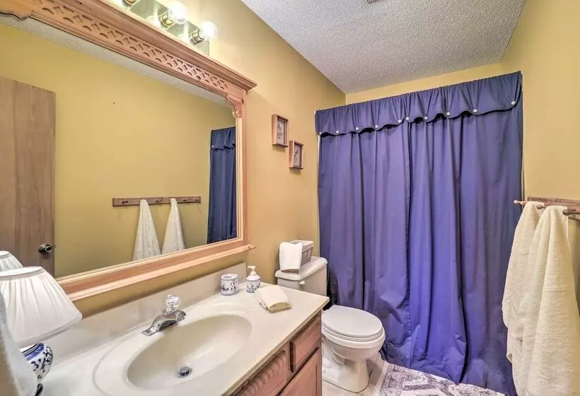 Near Beech Mountain: Crimson Cabin W/ Views