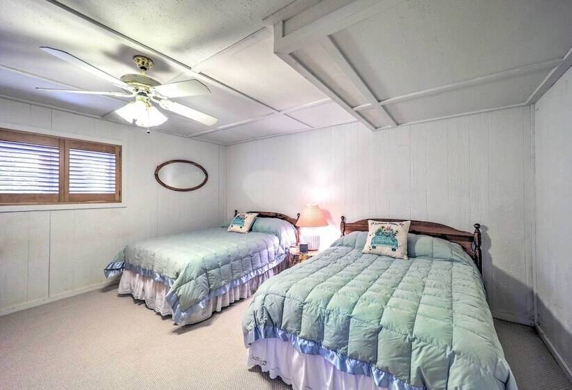 Near Beech Mountain: Crimson Cabin W/ Views