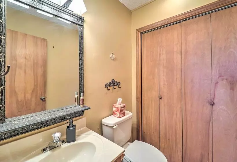 Near Beech Mountain: Crimson Cabin W/ Views