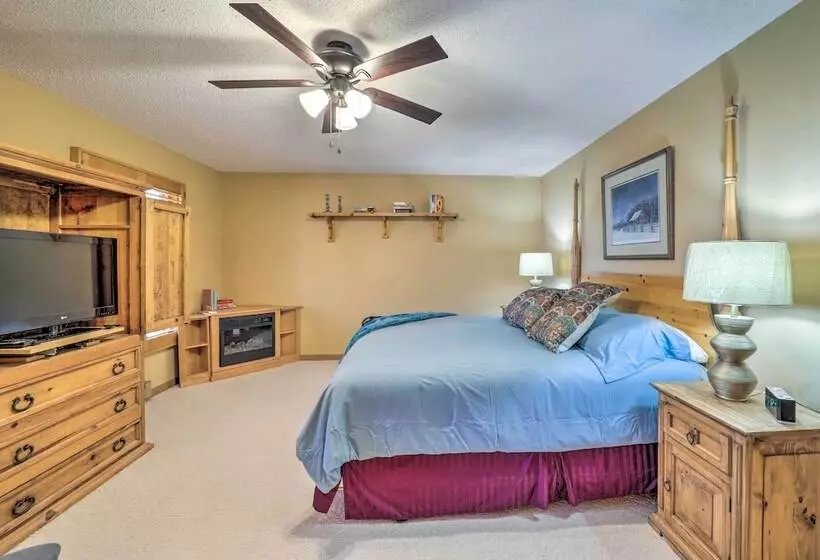 Near Beech Mountain: Crimson Cabin W/ Views