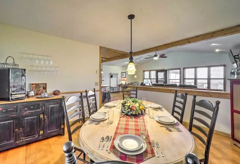 Near Beech Mountain: Crimson Cabin W/ Views