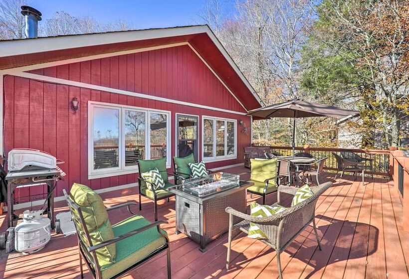 Near Beech Mountain: Crimson Cabin W/ Views