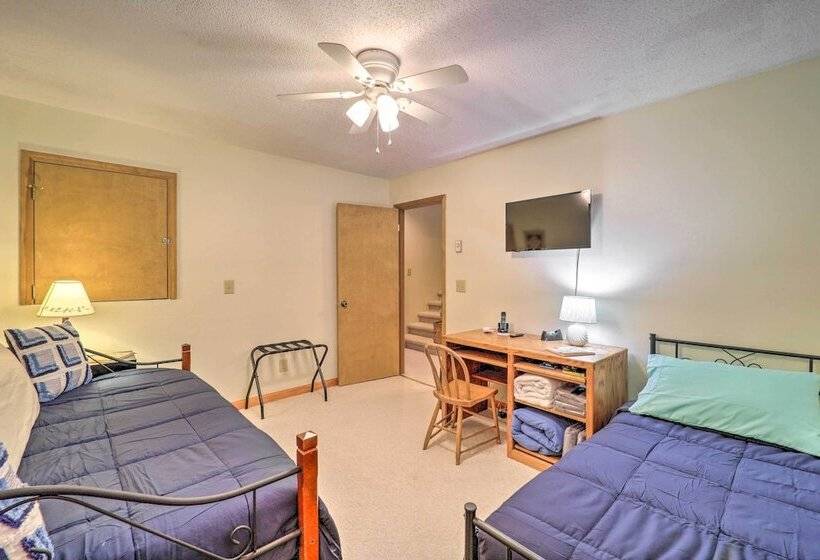 Near Beech Mountain: Crimson Cabin W/ Views