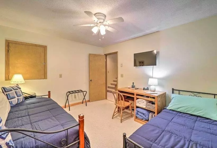 Near Beech Mountain: Crimson Cabin W/ Views