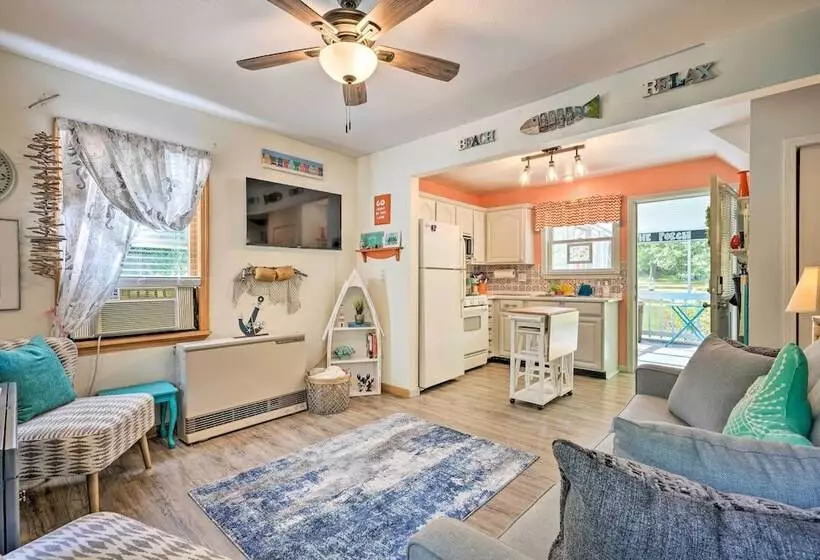 Darling Cottage ~ 1 Mi To Lake Erie Beach!