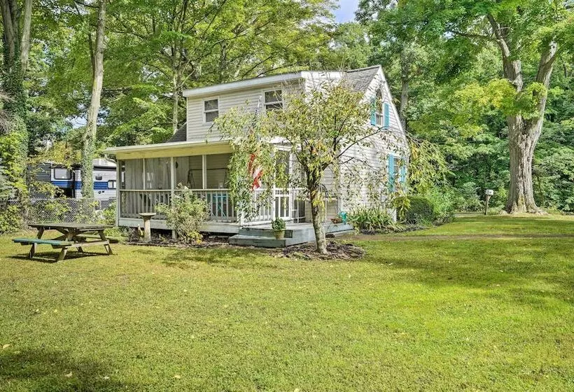 Darling Cottage ~ 1 Mi To Lake Erie Beach!