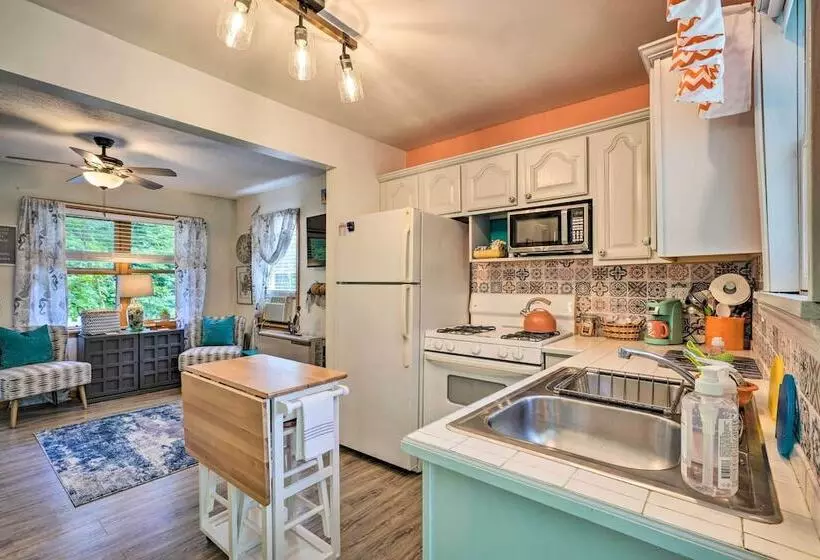 Darling Cottage ~ 1 Mi To Lake Erie Beach!