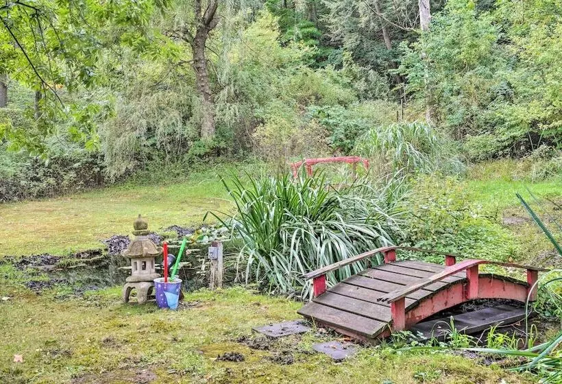 Darling Cottage ~ 1 Mi To Lake Erie Beach!