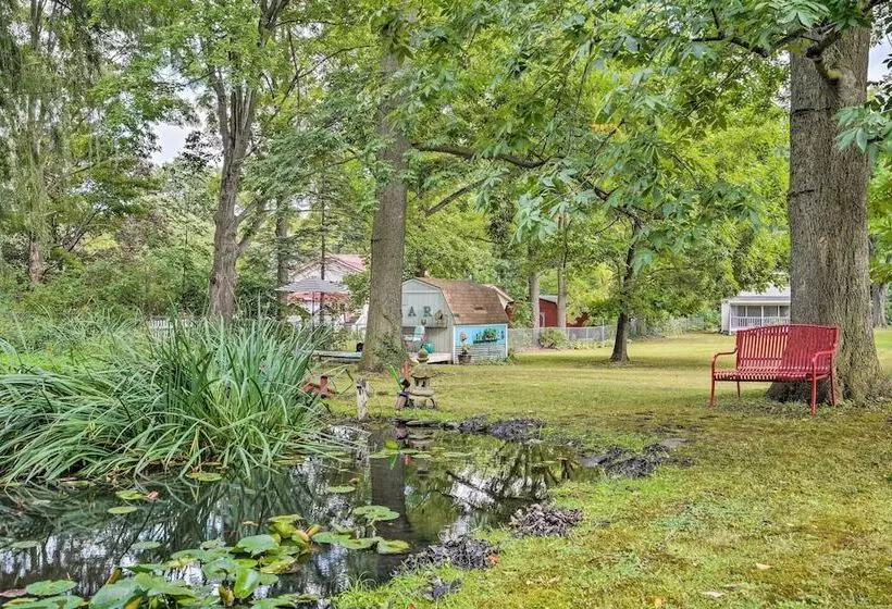 Darling Cottage ~ 1 Mi To Lake Erie Beach!