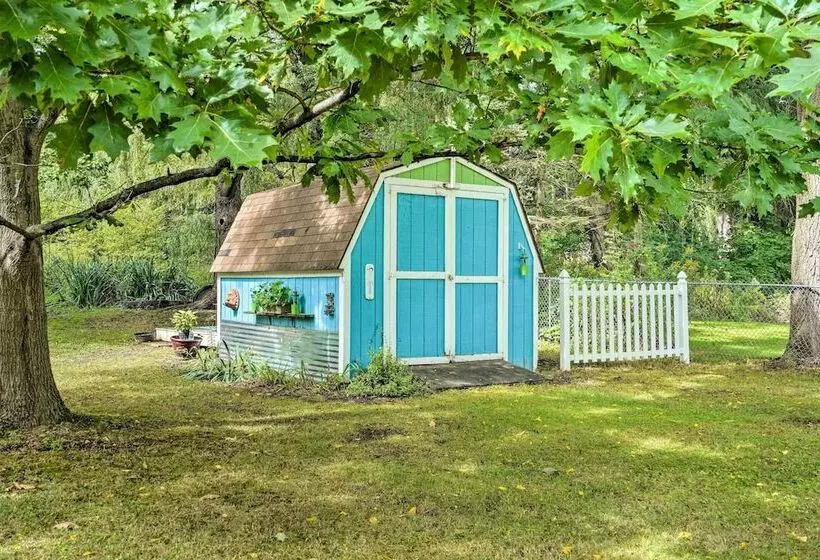 Darling Cottage ~ 1 Mi To Lake Erie Beach!