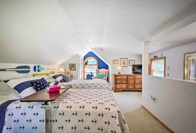 Darling Cottage ~ 1 Mi To Lake Erie Beach!