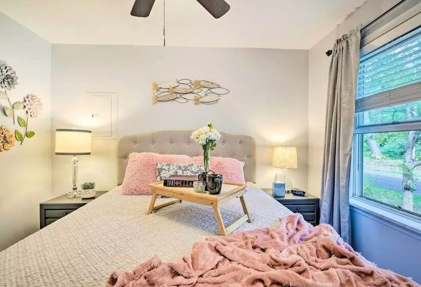 Darling Cottage ~ 1 Mi To Lake Erie Beach!