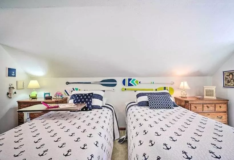 Darling Cottage ~ 1 Mi To Lake Erie Beach!