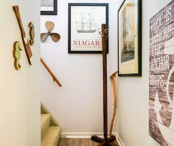 Darling Cottage ~ 1 Mi To Lake Erie Beach!