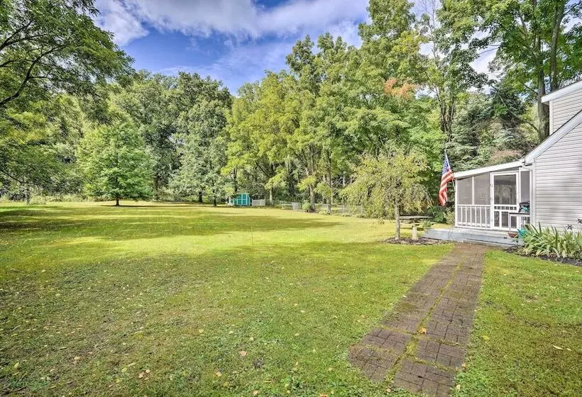 Darling Cottage ~ 1 Mi To Lake Erie Beach!