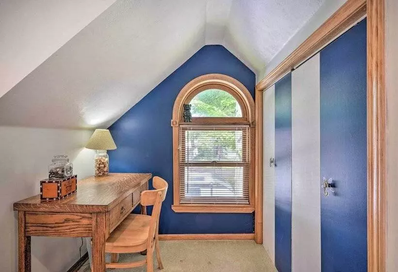 Darling Cottage ~ 1 Mi To Lake Erie Beach!