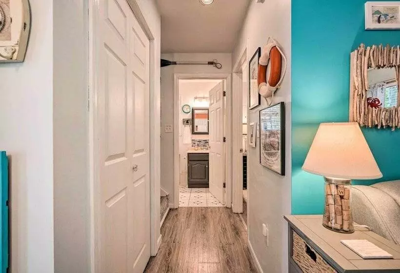 Darling Cottage ~ 1 Mi To Lake Erie Beach!