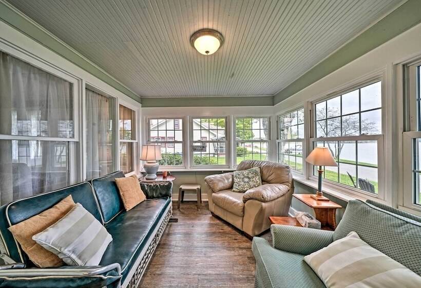 Dreamy Waterfront Home W/ Grill: Boat & Ski!