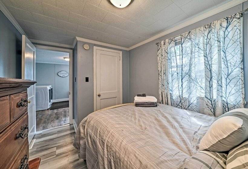 Dreamy Waterfront Home W/ Grill: Boat & Ski!