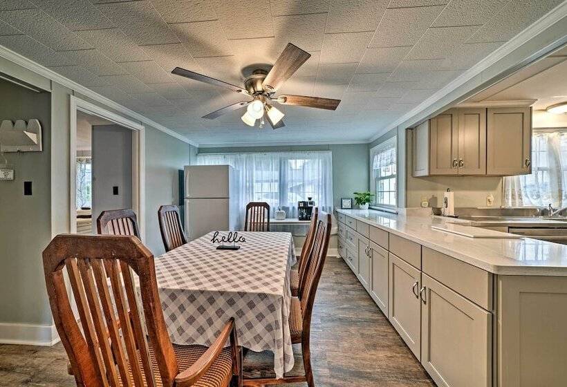 Dreamy Waterfront Home W/ Grill: Boat & Ski!