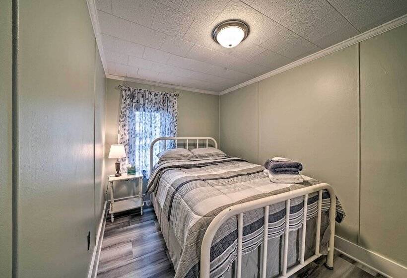 Dreamy Waterfront Home W/ Grill: Boat & Ski!